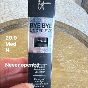 IT Cosmetics Bye Bye Under Eye Concealer - Black and Silver
